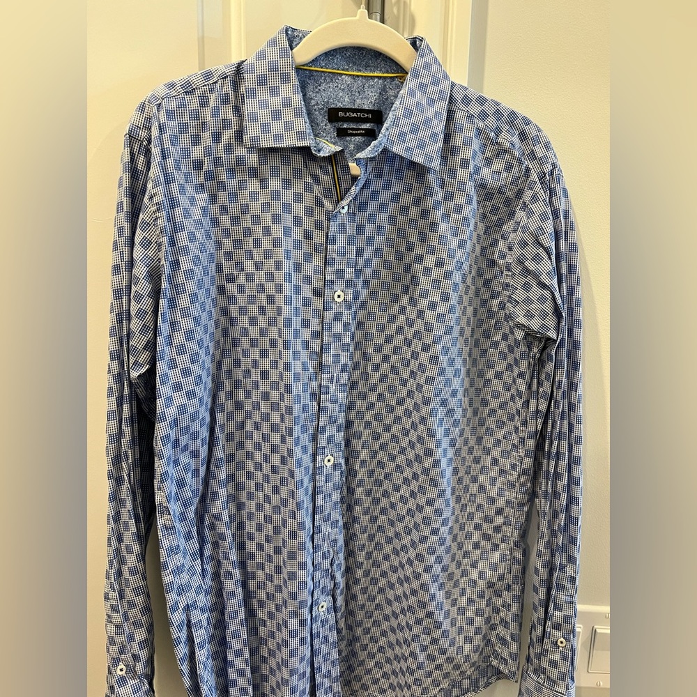 Mens Bugatchi casual button down. Blue checkered size Med.